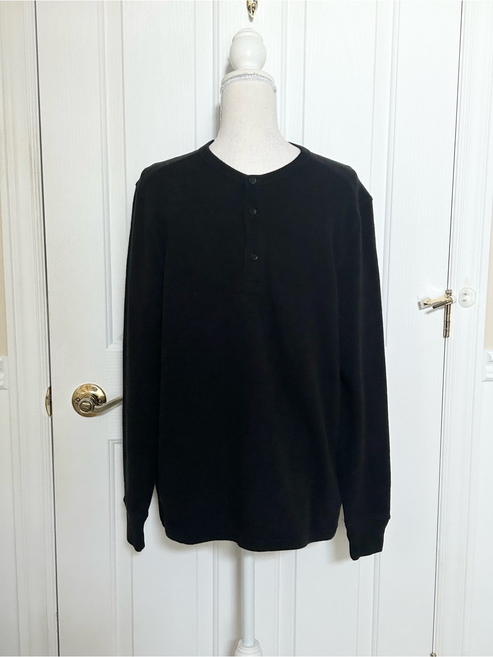 BANANA REPUBLIC Men's Black Long Sleeve Henley Shirt, Size Small